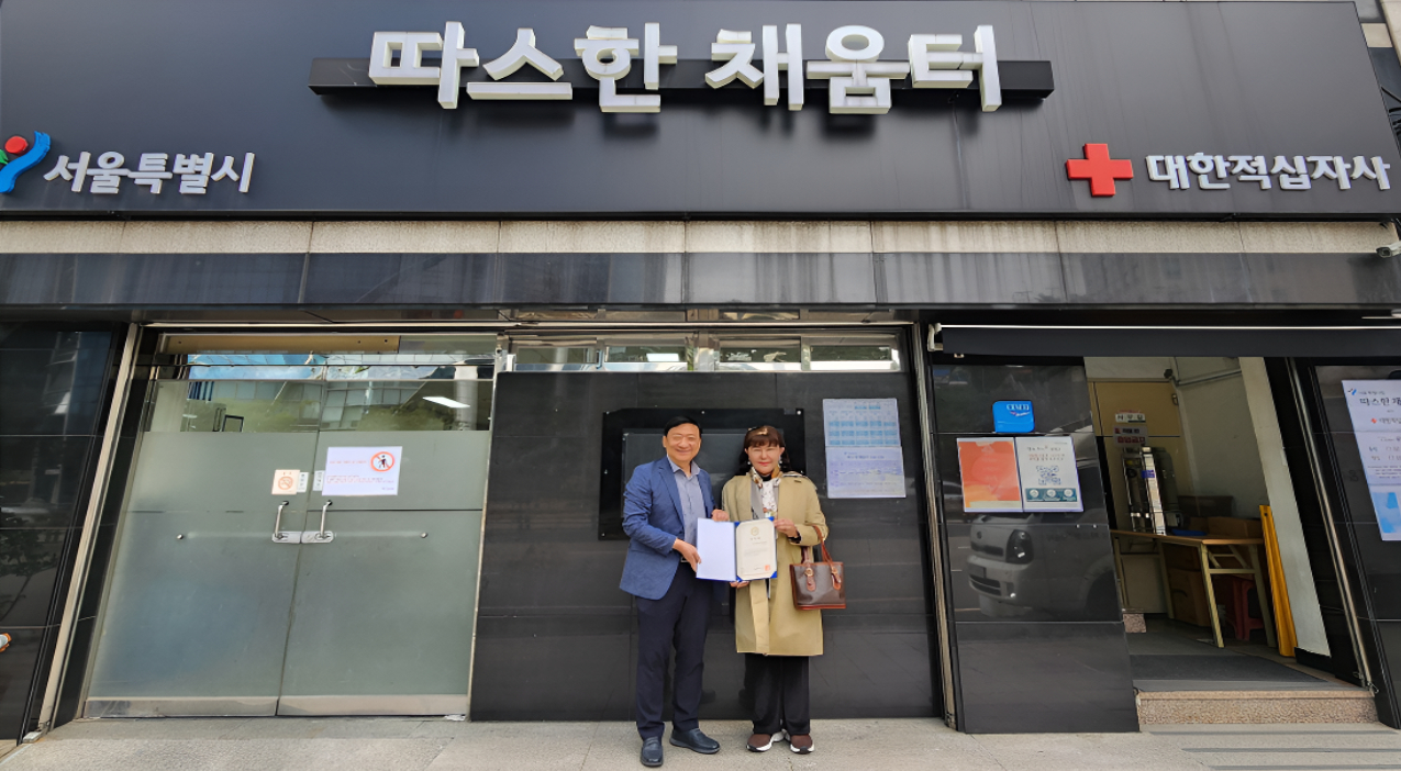 ▲강소영 서울디지털대학교 미디어영상학과 교수가 최근 노숙인 등 복지와 자립지원을 위한 적극적인 활동을 펼쳐 서울시로부터 표창장을 수여했다. 오른쪽 강소영 교수[사진=서울디지털대]