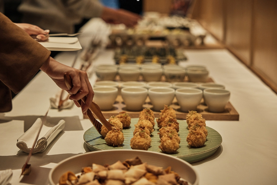 미국 크림치즈를 활용해 비채나에서 선보인 메뉴들. 전광석 셰프는 크림치르를 파우더 형태로 만들어 활용했다. 사진 미국유제품수출협회