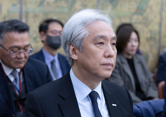 김대진 전 한국예술종합학교 총장이 지난 1월 10일 국회에서 열린 문화체육관광위원회 전체회의에 참석해 계엄 당시 학교가 폐쇄된 경위를 설명하고 있다. 뉴스1