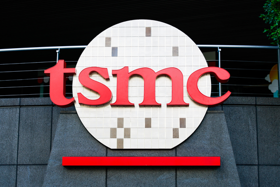 대만 신추의 TSMC 박물관 바깥에 있는 TSMC 로고. EPA=연합뉴스
