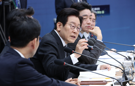 이재명 대통령이 12일 세종시 정부세종컨벤션센터에서 열린 '혁신과 신뢰로 도약하는 대한민국' 과학기술통신부(우주항공청),개인정보보호위원회,방송미디어통신위원회 업무보고에서 발언을 하고 있다. 대통령실사진기자단