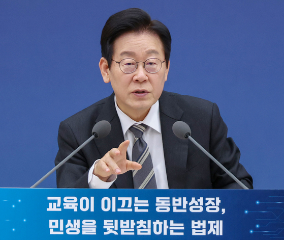 이재명 대통령이 12일 세종시 정부세종컨벤션센터에서 열린 교육부·국가교육위원회·법제처 업무보고에서 발언하고 있다. 연합뉴스