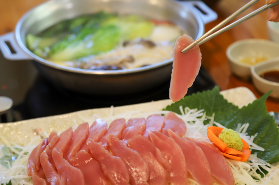 꿩 요리 전문점 ‘대장군’의 꿩고기 회. 기름기가 없어서 담백하다.