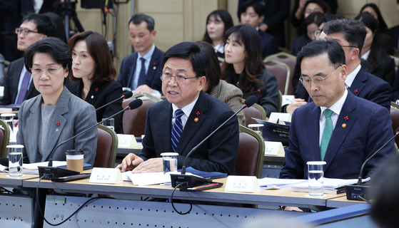 최교진 교육부 장관이 12일 세종시 정부세종컨벤션센터에서 열린 '교육이 이끄는 동반성장, 민생을 뒷바침하는 법제' 교육부, 국가교육위원회, 법제처 업무보고에서 발언하고 있다. 대통령실사진기자단