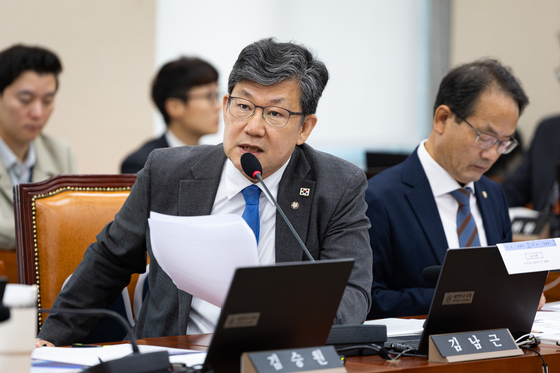 김남근 더불어민주당 의원이 지난 10월 28일 서울 여의도 국회에서 열린 정무위원회 국정감사에서 발언하고 있다. 뉴스1