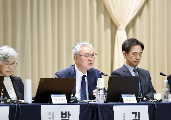 김선수 전 대법관이 11일 서울 서초구 법원종합청사에서 열린 '국민을 위한 사법제도 개편' 공청회 종합토론에서 발언하고 있다. 사진 대법원