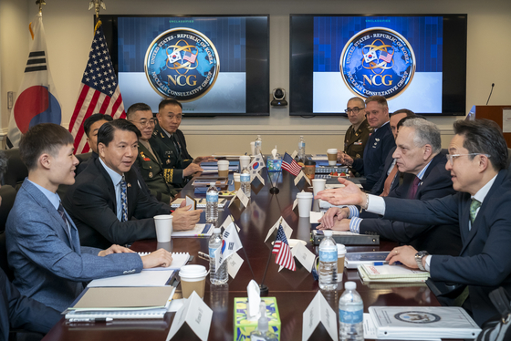 제5차 한·미 핵협의그룹(NCG) 회의가 11일(현지시간) 미국 워싱턴DC에서 열렸다. 한국 대표로는 김홍철 국방부 국방정책실장이, 미국 대표로는 로버트 수퍼 전쟁부(옛 국방부) 핵억제·화생방 정책 및 프로그램 수석부차관보대행이 참석했다. 사진 국방부 제공