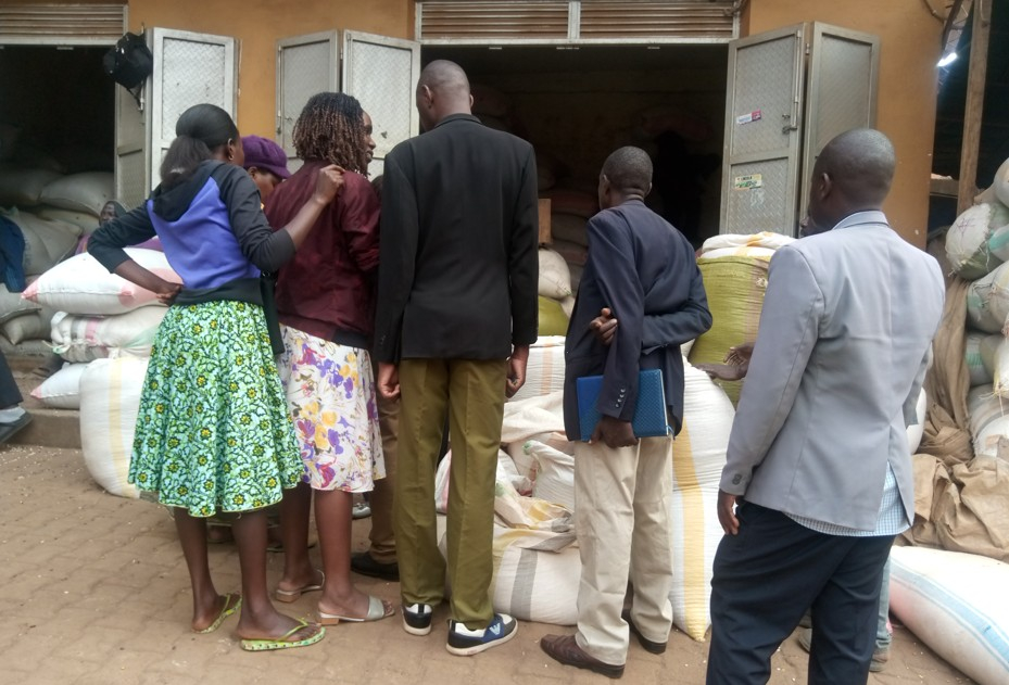 캄팔라 시장조사 사진