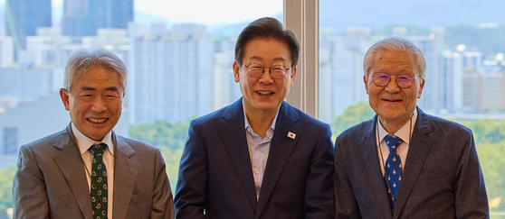 지난 7월 오찬을 가진 정규재 전 한국경제 주필, 이재명 대통령, 조갑제 대표(왼쪽부터). [중앙포토]