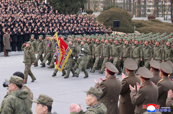 북한에서 러시아에 파병됐다가 귀국한 공병부대를 환영하는 행사가 지난 12일 열리는 모습. 연합뉴스