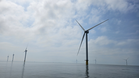 전남 신안군 자은도에서 약 9㎞ 떨어진 공유수면에 완공된 ‘전남해상풍력 1단지’ 전경. 사진 전남도