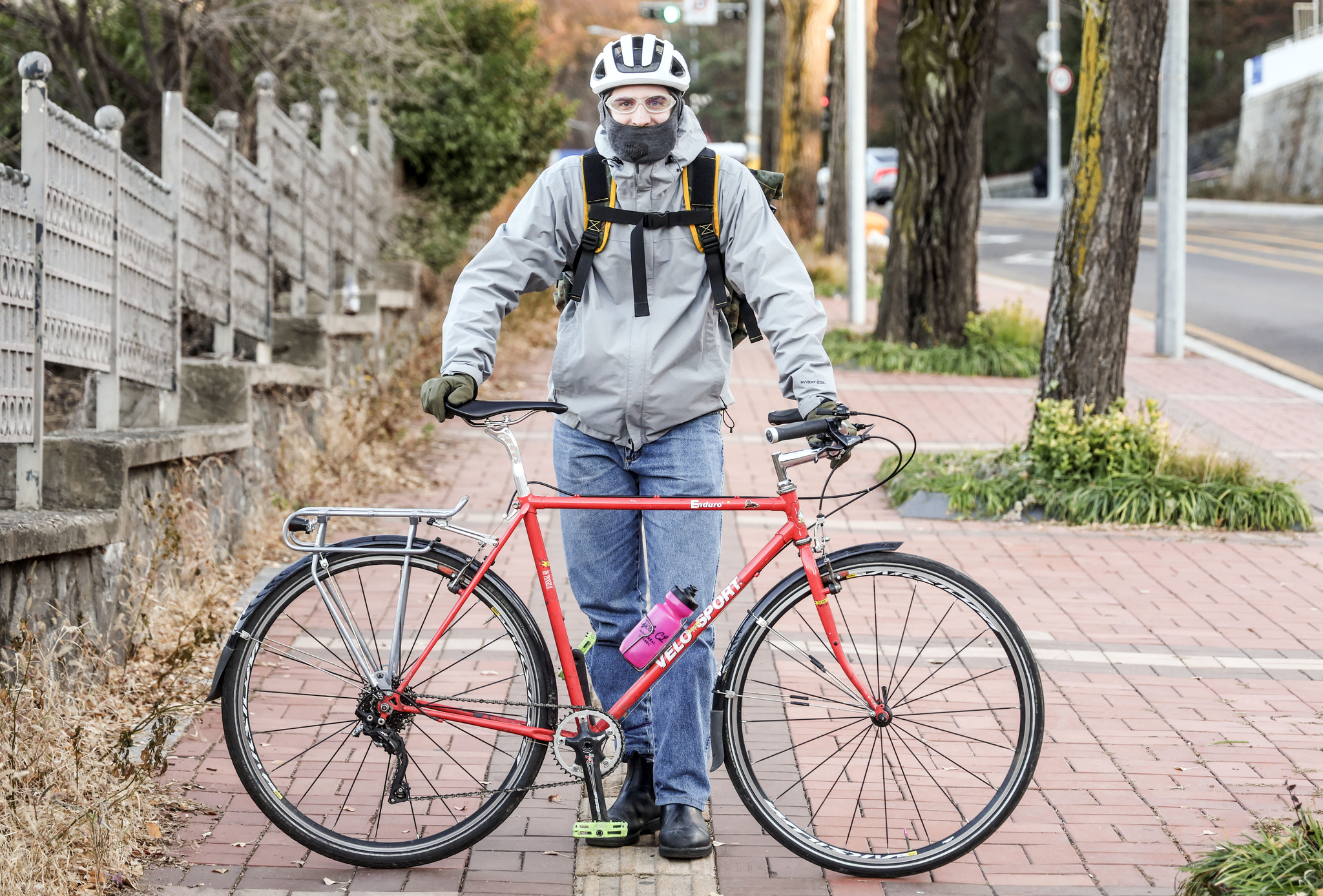 자전거 배송 서비스 그리디에 참여하는 쥴 미쇼(30)와 그의 자전거. 김성룡 기자