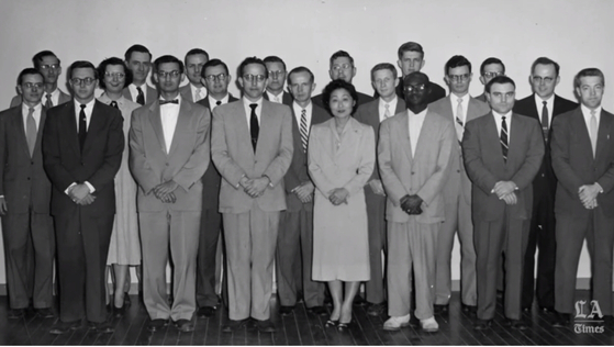 안수산 선생은 NSA 창립 초기 남편과 함께 요원으로 선발되었다. 사진은 NSA 근무 시절의 안수산(앞줄 가운데). [사진 LA타임스 유튜브 캡처]