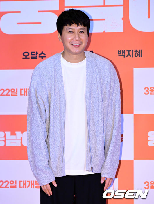 [OSEN=지형준 기자] 20일 오후 서울 CGV용산아이파크몰에서 영화 ‘웅남이‘ VIP 시사회 포토월 행사가 열렸다.오는 22일 개봉 예정인 ‘웅남이’는 인간을 초월하는 짐승 같은 능력으로 국제 범죄 조직에 맞서는 웅남(박성웅 분)의 좌충우돌 코미디 영화다. 단군신화에 나오는 '쑥과 마늘을 먹고 인간이 된 곰' 설화를 재해석한 영화로, 개그맨 박성광이 내놓는 첫 상업영화로 주목을 받고 있다.배우 김승현이 포즈를 취하고 있다. 2023.03.20 /jpnews@osen.co.kr