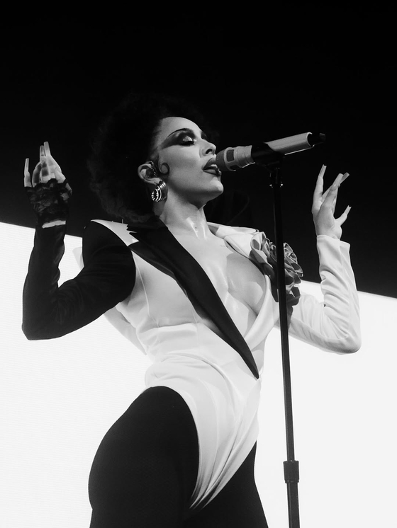 도자 캣이 지난달 29일 호주 브리즈번 무대에서 공연한 모습. 사진 라이브네이션 코리아