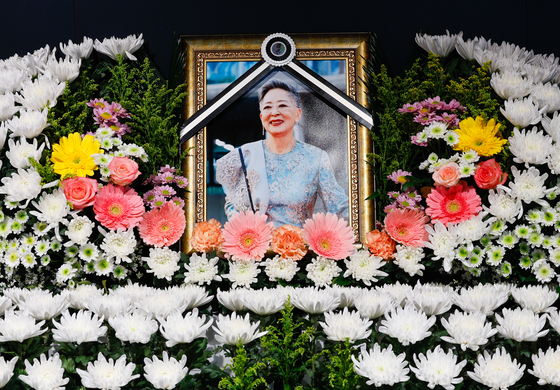 정부는 고(故) 김지미 배우에게 금관문화훈장을 추서했다. 서울 중구 서울영화센터에는 고인의 추모 공간이 마련돼 있다. 뉴스1