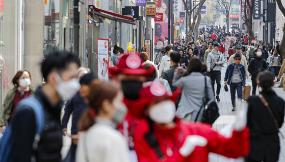 2023년 3월 서울 중구 명동거리에 외국인 관광객들의 모습. 뉴스1.