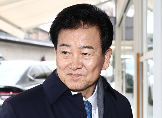 정동영 통일부 장관이 15일 오전 서울 중구 달개비에서 열린 남북관계발전위원회 민간위원 간담회에 참석하는 모습. 뉴스1.