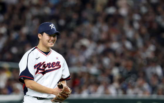 일본과의 도쿄돔 평가전에서 무실점 호투한 뒤 활짝 웃는 정우주. 연합뉴스 