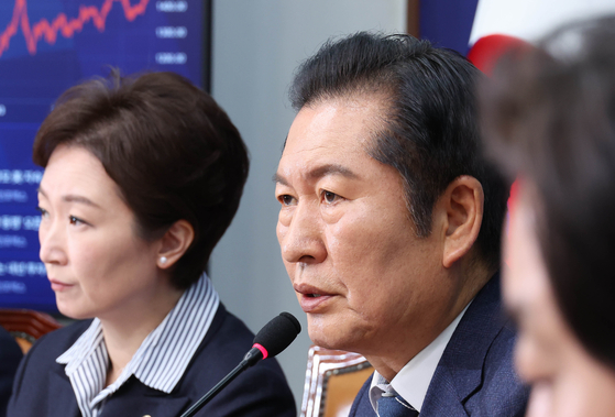 정청래 더불어민주당 대표가 15일 국회에서 열린 최고위원회의에서 발언하고 있다. 임현동 기자