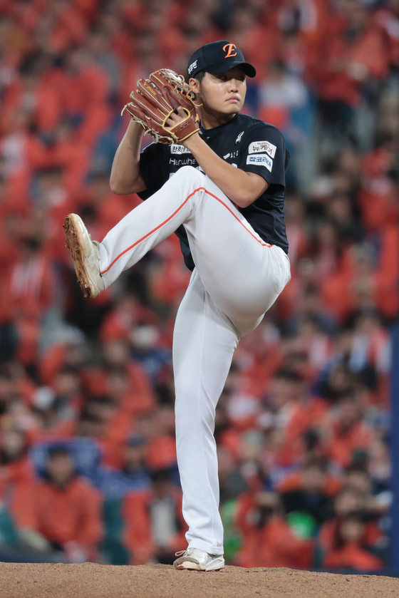 데뷔 첫 해 포스트시즌 마운드를 밟은 한화 정우주. 사진 한화 이글스