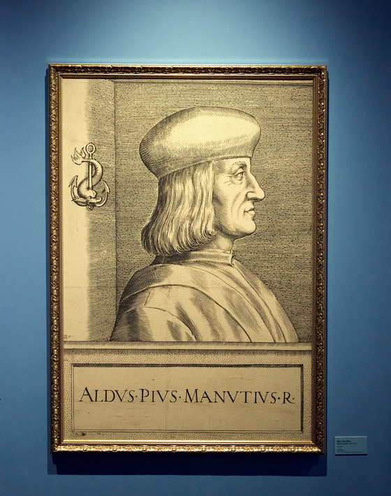 이탈리아의 출판인 알도 마누치오는 이탤릭체 개발, 옥타보 판형 보급 등을 통해 '개인 독서 문화' 형성에 기여했다. 