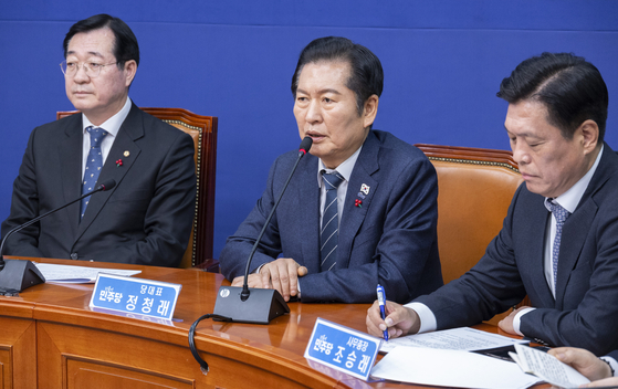 더불어민주당 정청래 대표가 15일 국회에서 열린 제4차 중앙위원회에서 발언하고 있다. 연합뉴스