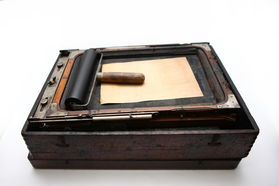 파주 독립운동 격문을 인쇄하는 데 사용했을 것으로 추정되는 스텐실 등사기.