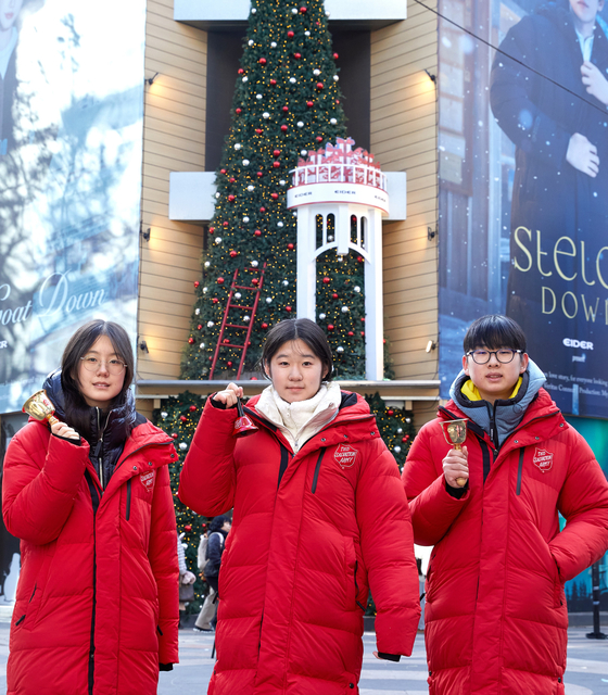 김수민·임태연·서진하(왼쪽부터) 학생기자가 자선냄비 모금으로 알려진 구세군에 대해 살펴보고 자선냄비 자원봉사에 직접 참여하며 기부의 힘을 느껴봤다. 