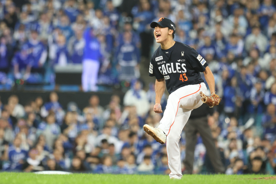 플레이오프 4차전에서 호투한 뒤 포효하는 한화 정우주. 사진 한화 이글스