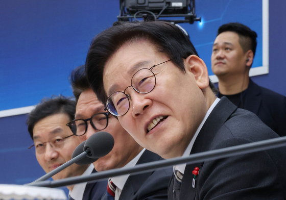 이재명 대통령이 12일 세종시 정부세종컨벤션센터에서 열린 국토교통부 업무보고에서 발언하고 있다.연합뉴스