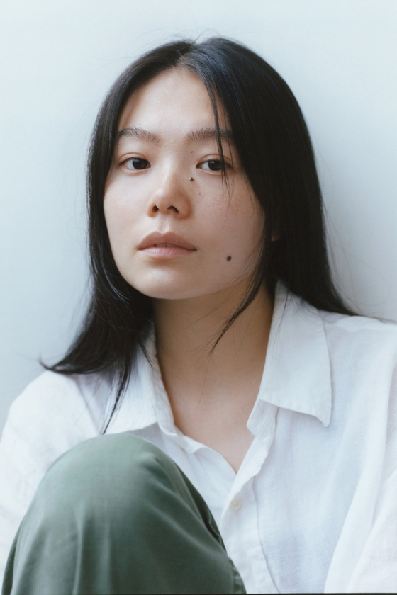 넷플릭스 영화 '굿뉴스'에서 적군파 부두목 역을 맡아 강렬한 연기를 선보인 배우 야마모토 나이루. 영화 '슈퍼 해피 포에버'에서 상반된 느낌의 연기를 보여준다. 사진 찬란 