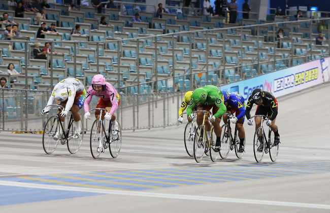  1번 정종진, 7번 임채빈의 경주 장면.