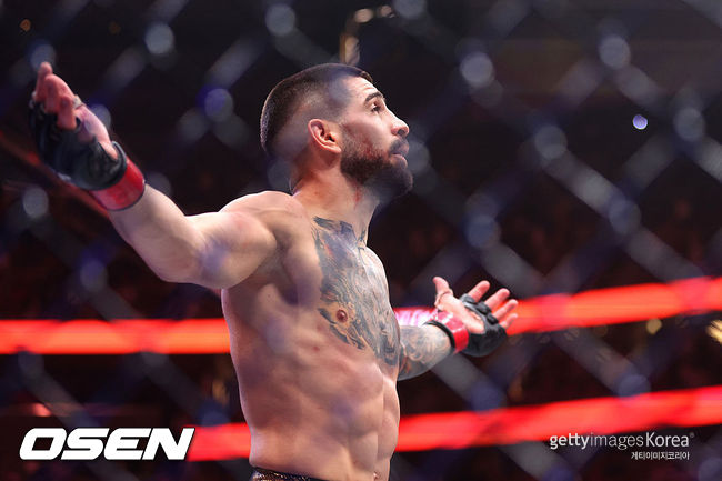 [사진]  UFC 두 체급 챔피언 일리아 토푸리아ⓒGettyimages(무단전재 및 재배포 금지)