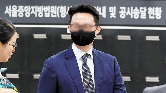  윤영호 전 통일교 세계본부장이 지난 7월 서울중앙지방법원에서 열린 구속 전 피의자 심문(영장실질심사)에 출석하고 있다. 연합뉴스