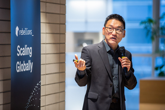 박성현 리벨리온 대표가 16일 경기 성남시 리벨리온 본사에서 기자간담회를 열어 발표하고 있다. 사진 리벨리온