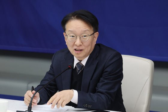 권칠승 더불어민주당 의원이 지난 11일 서울 중구 대한상공회의소에서 열린 더불어민주당 코스피5000특위·경제형벌민사책임합리화TF와 경제8단체 간담회에서 발언하고 있다. 연합뉴스