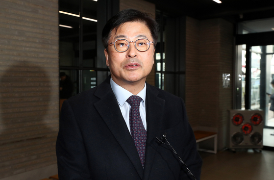 김종혁 국민의힘 당시 원외 당협위원장협의회장이 지난해 12월 13일 오후 서울 여의도 국민의힘 중앙당사에서 열린 원외당협위원장 협의회에 참석하며 취재진 질문에 답하고 있다. 뉴스1