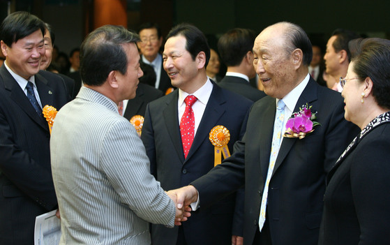 문선명 총재는 아담 국가인 한국과 하와 국가인 일본을 하나로 맺어야 한다고 했다. 이를 위해 한일 해저터널이 필요하다고 했다. 중앙포토 