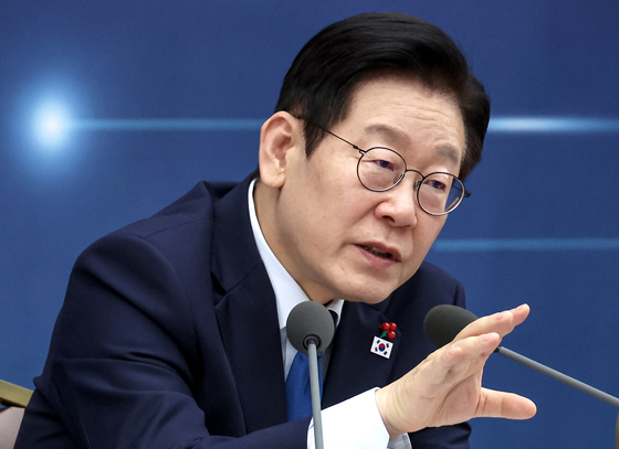 이재명 대통령이 17일 세종시 정부세종컨벤션센터에서 행정안전부(경찰청, 소방청)·인사혁신처 업무보고에 참석해 있다. 사진 대통령실사진기자단