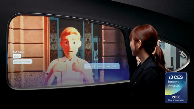 엔터테인먼트 솔루션 체험존에서는 음식을 픽업하는 과정에서직원이 수어를 사용하면 AI가 수어의 뜻을 해석해 디스플레이에 자막을 띄움으로써 양방향 소통을 돕는 모습을 보여준다.