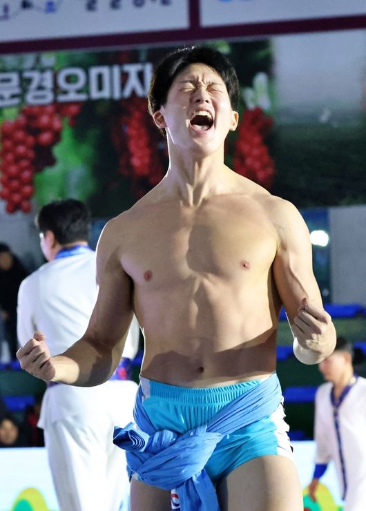 박상준(26·정읍시청)이 ‘위더스제약 2025 민속씨름 문경오미자장사씨름대회’에서 생애 처음으로 소백장사 타이틀을 거머쥐었다. / 대한씨름협회