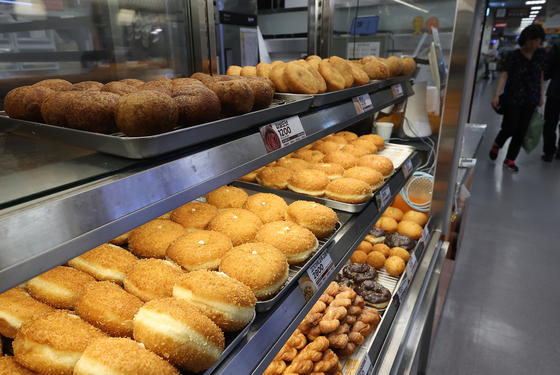 기사 이해를 돕기 위한 사진. 서울 한 빵집에 빵이 진열돼 있다. 연합뉴스