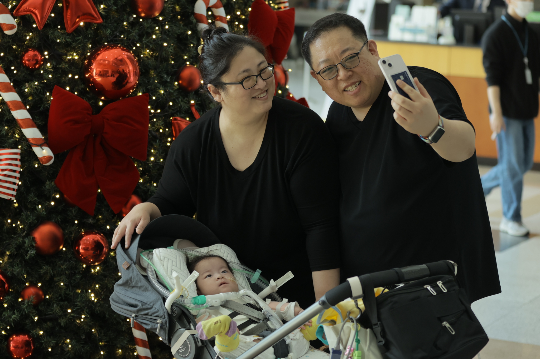 심장이소증을 안고 태어났지만, 치료 끝에 건강하게 성장한 아기 서린이와 가족들. 서울아산병원