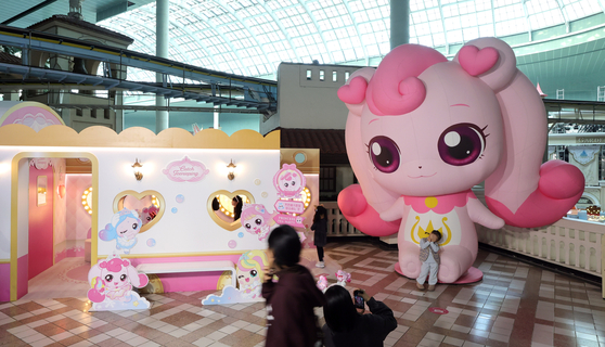 롯데월드 어드벤처 2층 바르셀로나 광장에 설치된 티니핑 포토존. 강정현 기자