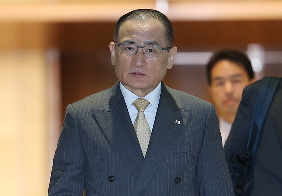 위성락 국가안보실장이 16일 한미 정상회담으로 도출된 양국간 합의안의 후속 조치 방안 논의를 위해 인천국제공항 2터미널을 통해 미국으로 출국하고 있다. 연합뉴스