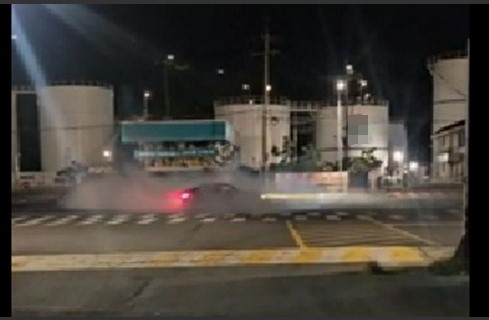 지난해 26일 밤 제주시 제주항 5부두 앞 도로에서 급제동과 급가속을 반복하며 '드리프트'하는 차량. 제주경찰청 제공