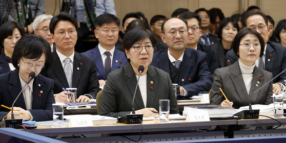 정은경 보건복지부 장관이 16일 세종시 정부세종컨벤션센터에서 열린 보건복지부 업무보고에서 발언하고 있다.대통령실사진기자단 