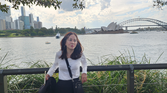 2023년 인천 지역의 한 공기업에서 은퇴한 정영주씨는 투자로 월 1000만원의 소득을 만드는 데 성공했다. 사진은 최근 호주로 해외여행을 갔을 때의 모습. 정영주 제공