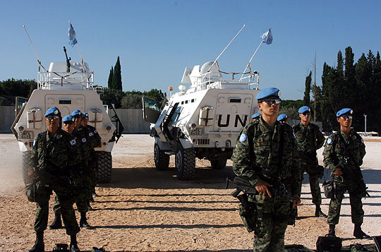 유엔평화유지군(UNIFIL)의 일원으로 레바논에 파병된 한국군 동명부대원들이 순찰임무를 위한 준비를 하고 있다. 중앙포토